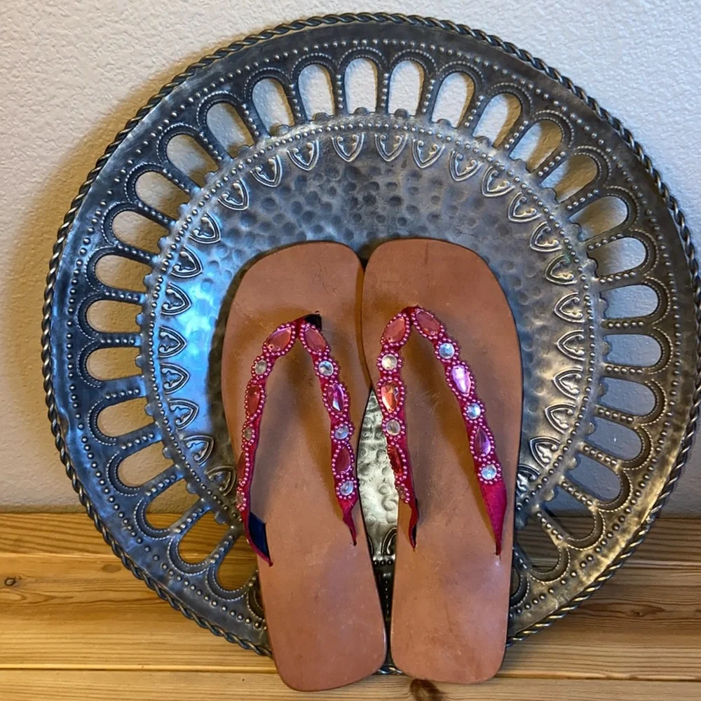 NEW! PINK Beaded Embellished Sequined Flip Flops Sandals Sz 6 MYSTIQUE BOUTIQUE